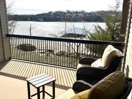 361 Anchors Point, Kimberling City, MO 65686