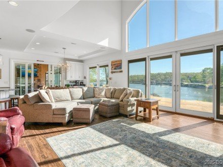 394 Woodland Heights, Sunrise Beach, MO 65079