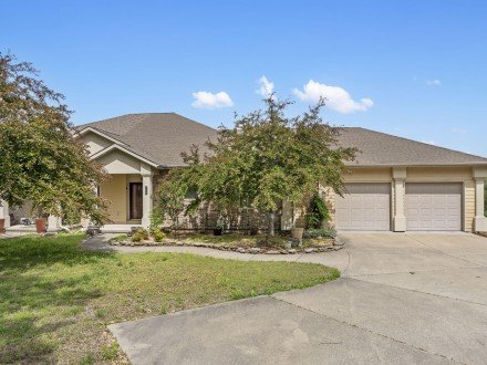 1026 Iowa Colony, Hollister, MO 65672