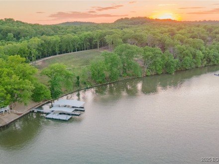 439 Beacon Point, Sunrise Beach, MO 65079