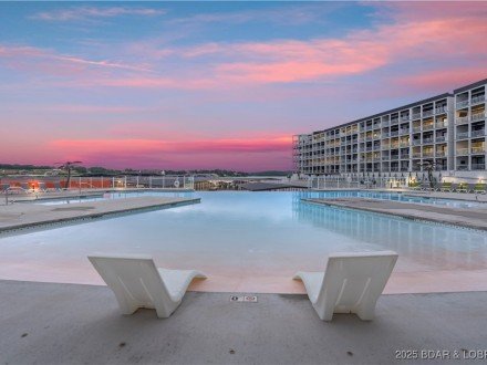 1065 Topsider Ln, Osage Beach, MO 65065