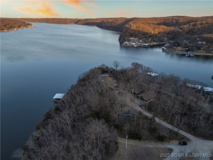 64 Fox Point, Roach, MO 65787
