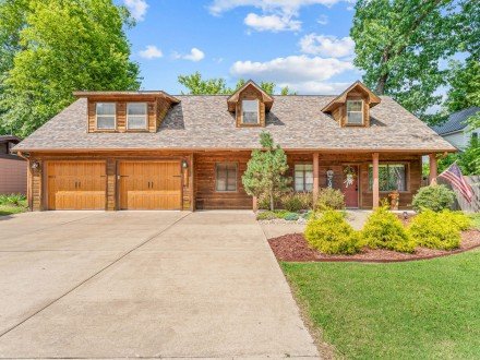 1356 Acacia Club, Hollister, MO 65672