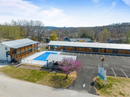 96 Myrtle, Branson, MO 65616