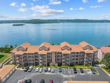 720 Emerald Pointe, Hollister, MO 65672