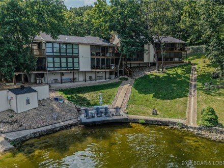 27 RoAnda Beach, Lake Ozark, MO 65049