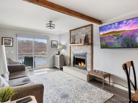 10 Wheel House, Lake Ozark, MO 65049