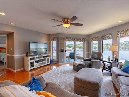 52 Cedar, Lake Ozark, MO 65049