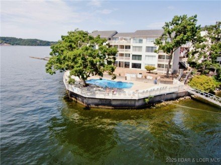 431 Barbra Le Ln, Lake Ozark, MO 65049