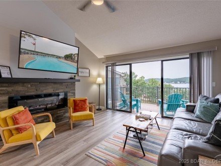 40 Robinwood, Lake Ozark, MO 65049