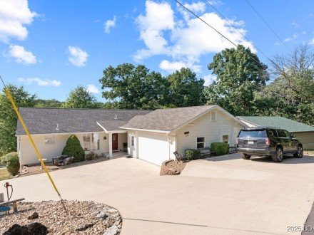 209 Hickory Grove, Linn Creek, MO 65052