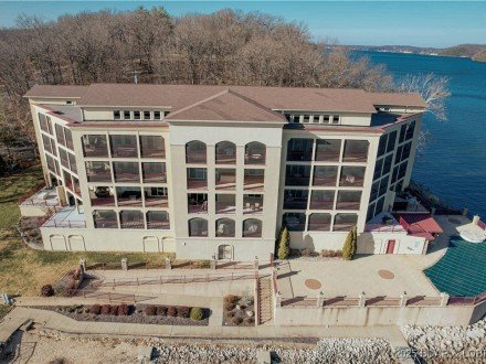 3168 Twin Rivers Pt, Camdenton, MO 65020