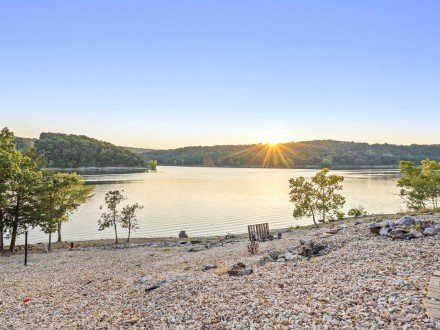 150 Sherwood Forest, Ridgedale, MO 65739