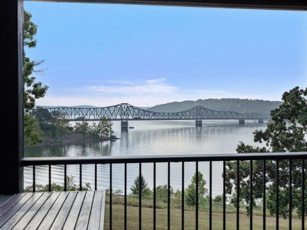 516 Anchors Point, Kimberling City, MO 65686