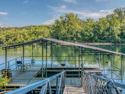 1520 Acacia Club Rd., Hollister, MO 65672