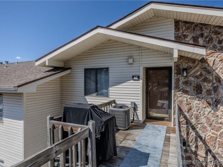 98 Jonathan, Lake Ozark, MO 65049