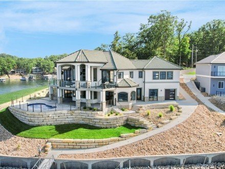 51 Damsel, Lake Ozark, MO 65049