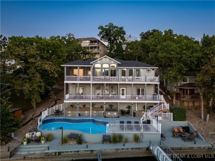 415 Gardenia, Sunrise Beach, MO 65079