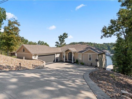 1000 Linn Creek, Lake Ozark, MO 65049