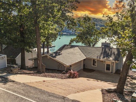 60 Kings, Four Seasons, MO 65049