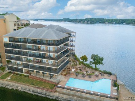 90 Falls Point, Lake Ozark, MO 65049