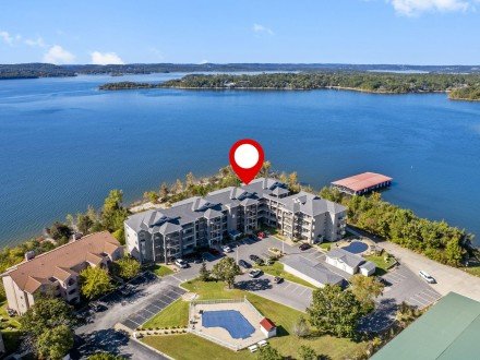 680 Emerald Pointe, Hollister, MO 65672