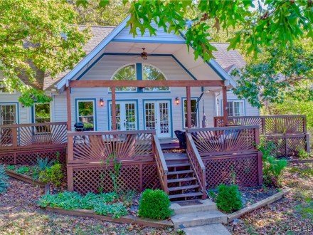 699 Swaying Oak, Roach, MO 65787