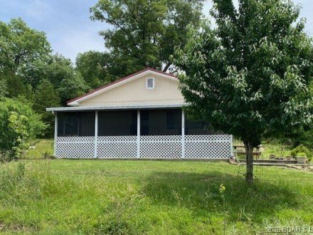 1778 Robin Hood, Roach, MO 65787