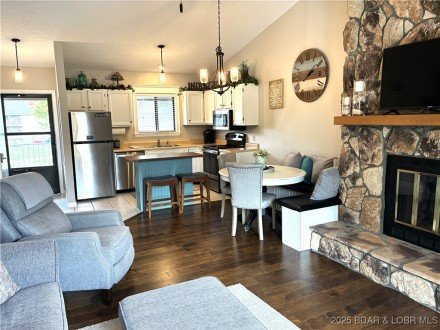 611 Lazy Days, Osage Beach, MO 65065