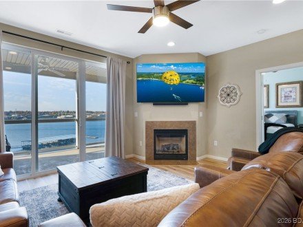 1215 Lands End Pkwy, Osage Beach, MO 65065