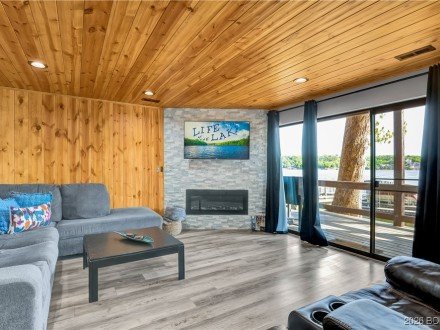 184 Lone Oak, Sunrise Beach, MO 65079