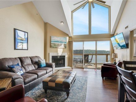 1481 Ledges Dr, Osage Beach, MO 65065