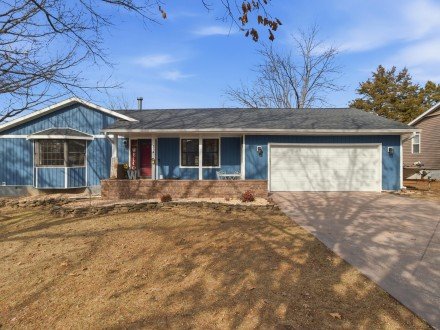 814 Parkview, Hollister, MO 65672