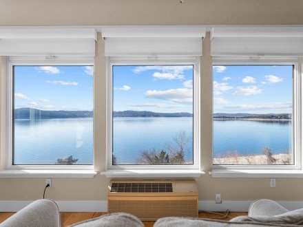 680 Emerald Pointe, Hollister, MO 65672