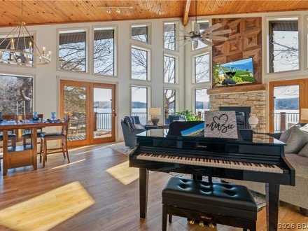 525 Lighthouse Cove, Gravois Mills, MO 65037