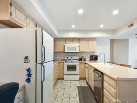 106 Falls Point, Lake Ozark, MO 65049