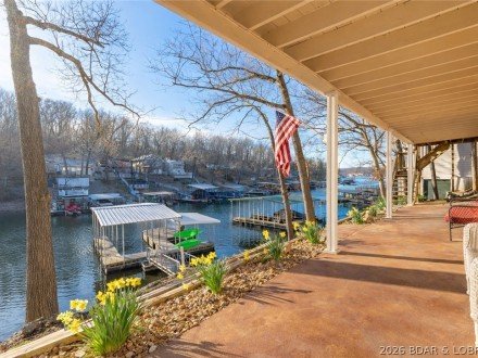 32 Lake Village, Eldon, MO 65026