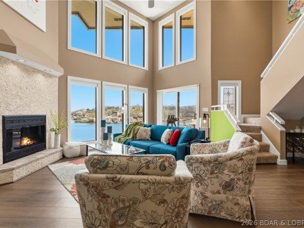 32 Cedar, Lake Ozark, MO 65049