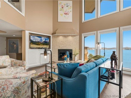 32 Cedar, Lake Ozark, MO 65049