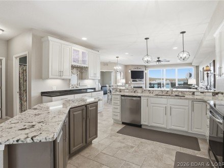 1220 Lands End, Osage Beach, MO 65065