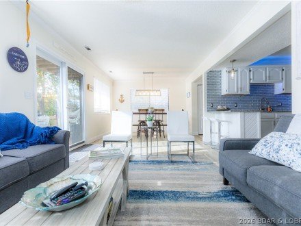 11 Claw, Camdenton, MO 65020