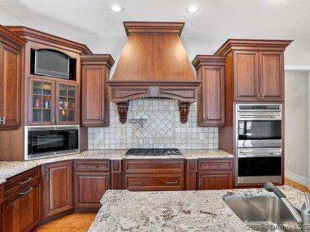 32 Scena, Porto Cima, MO 65079
