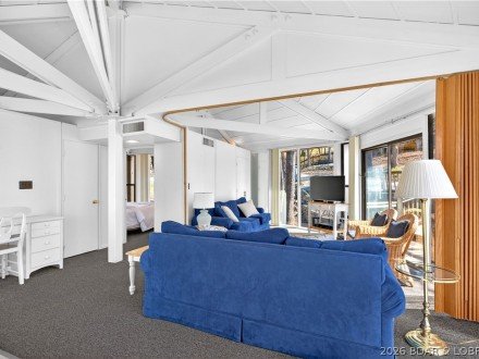 121 Tree Top, Four Seasons, MO 65049