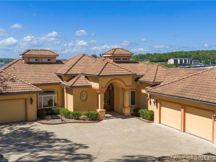 727 Regency Cove, Four Seasons, MO 65049