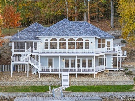 331 Hollow Oak, Sunrise Beach, MO 65079