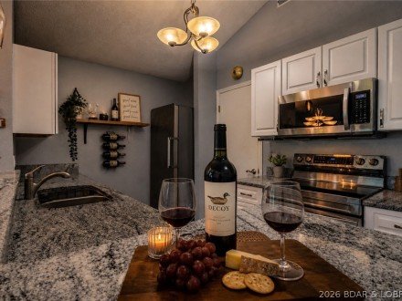 98 Jonathan, Lake Ozark, MO 65049