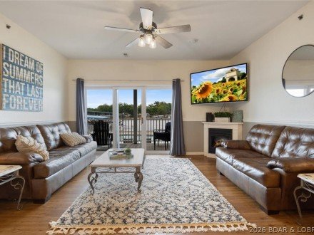216 Lakeview Resort Blvd, Sunrise Beach, MO 65079