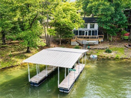 71 Cherry Hill, Sunrise Beach, MO 65079