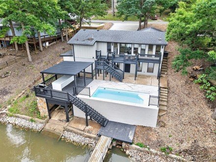 333 Crane Cove, Sunrise Beach, MO 65079