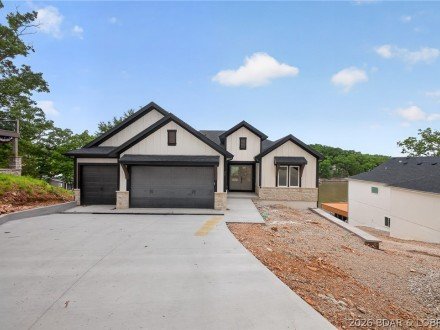 55 Hollow Oak, Sunrise Beach, MO 65079